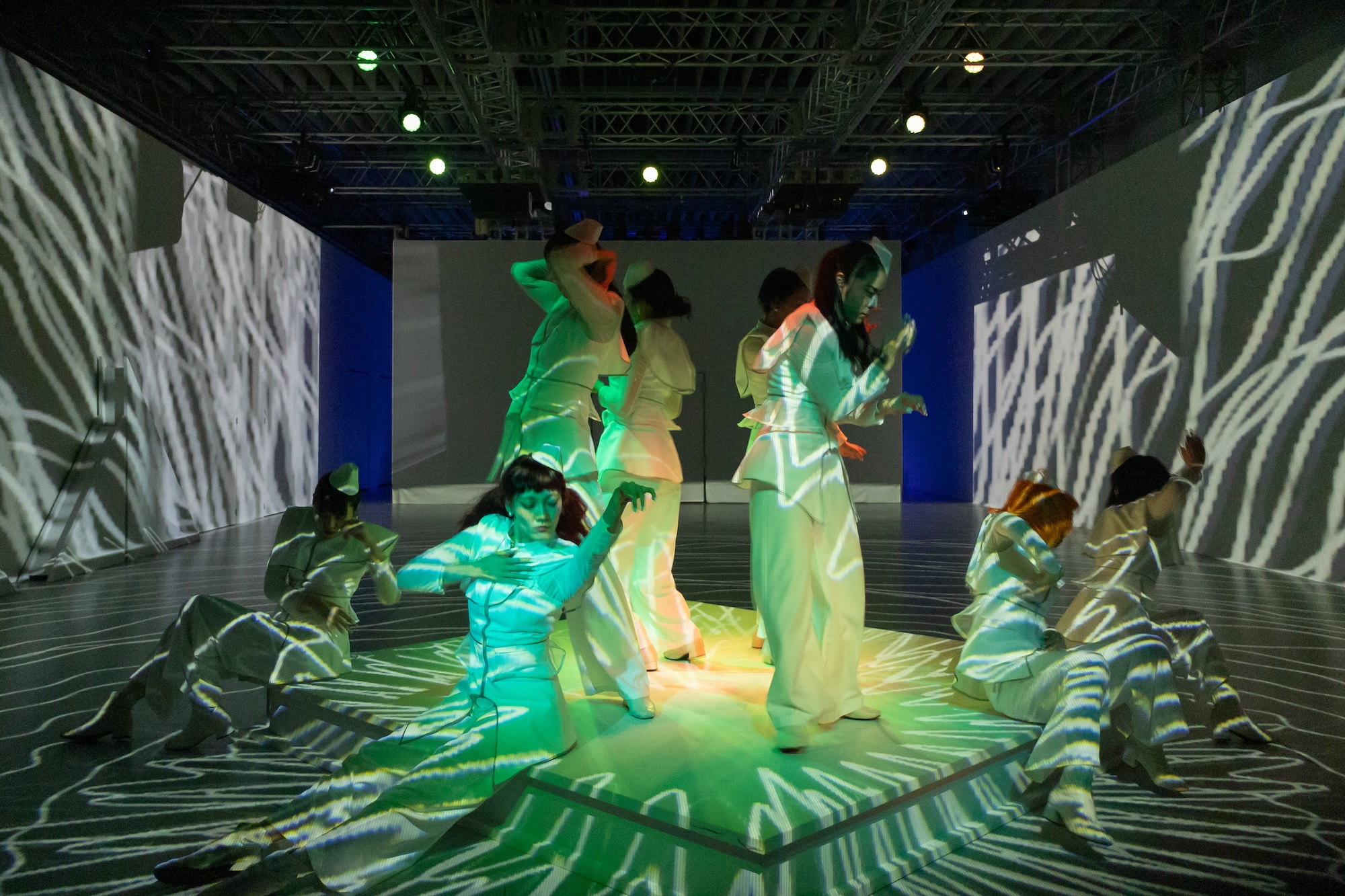 レオマミーです‼️ エクセルヒューマン掛け軸２点（猛虎と瑞祥大昇鯉） 東京堂 on X: 